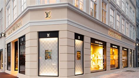 Louis Vuitton shop